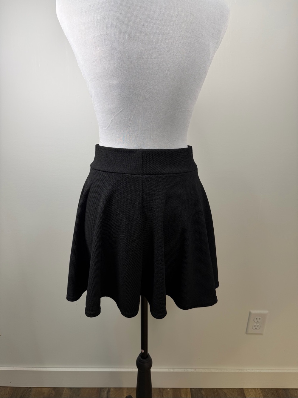 Urban‎ CoCo Black Skater Skirt - Picture 2 of 11